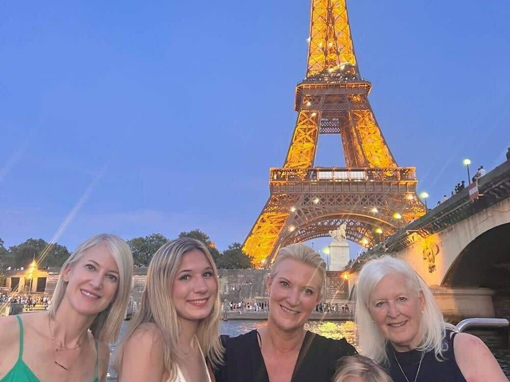 eiffel tower seine cruise