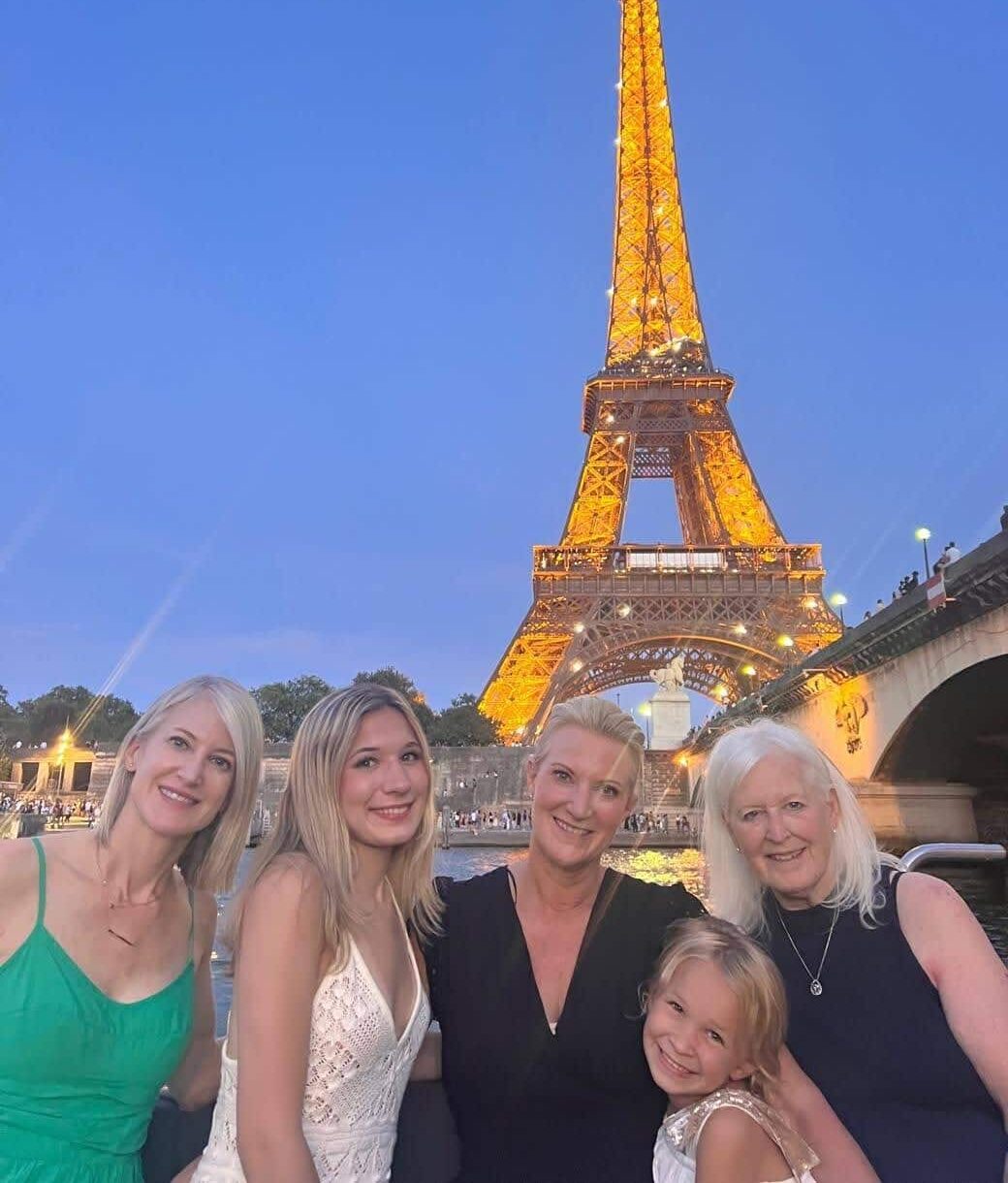 eiffel tower seine cruise